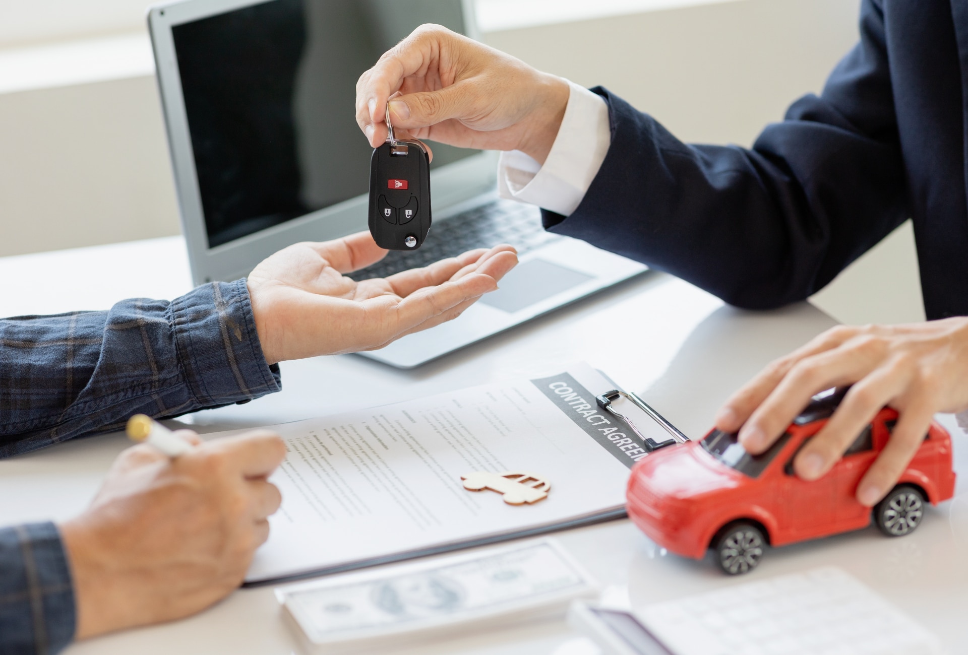 Aprende en qué consiste el leasing vehicular.