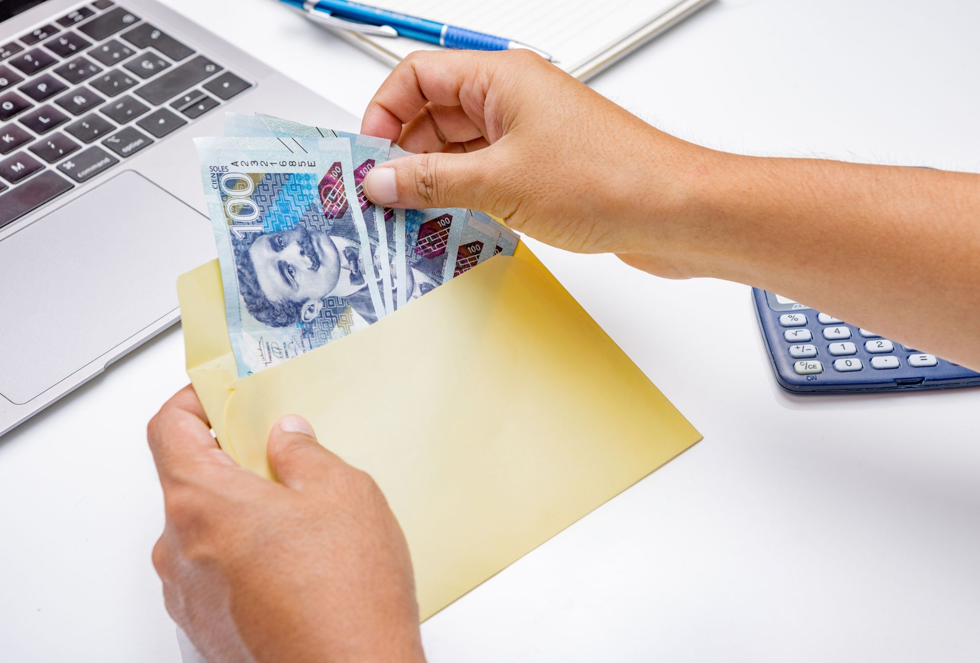 En este artículo es una guía para los negociantes y empresarios que requieran mayor información para el pago de CTS a sus trabajadores y herramientas que los ayuden a cumplir con este compromiso.